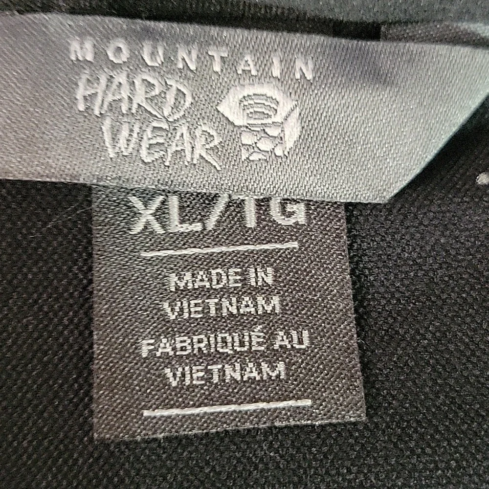 Mountain Hardwear sleek black